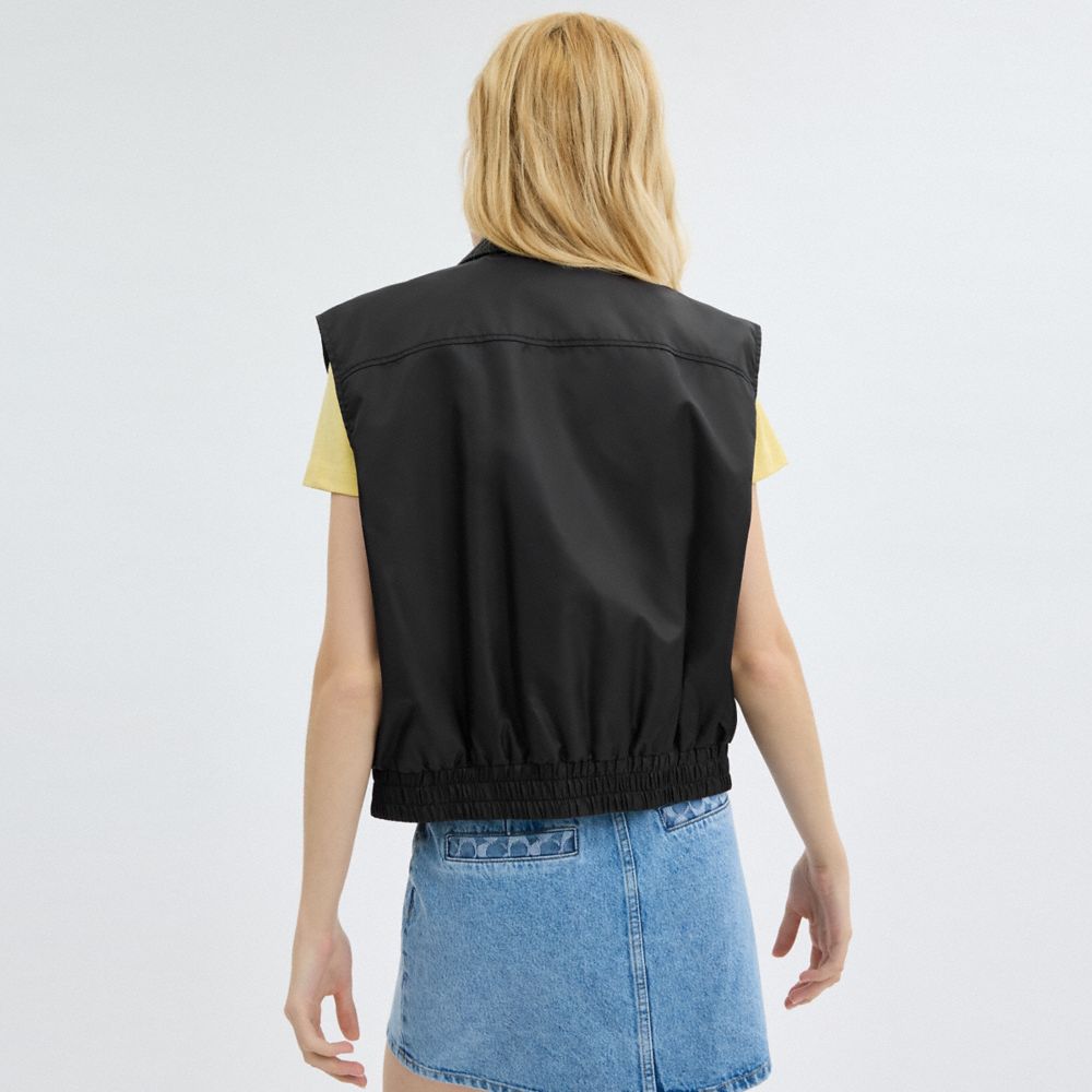 Coach Cropped Vest In Recycled Nylon Pretas | COH865922