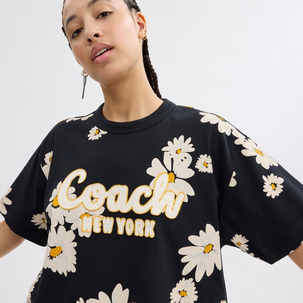 Coach Floral Cropped Signature Script T Shirt In Organic Cotton Pretas | COH865998