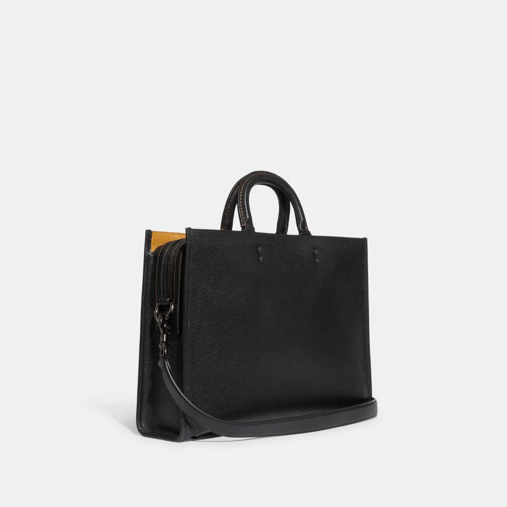 Coach Rogue Brief In Regenerative Leather Pretas | COH866530