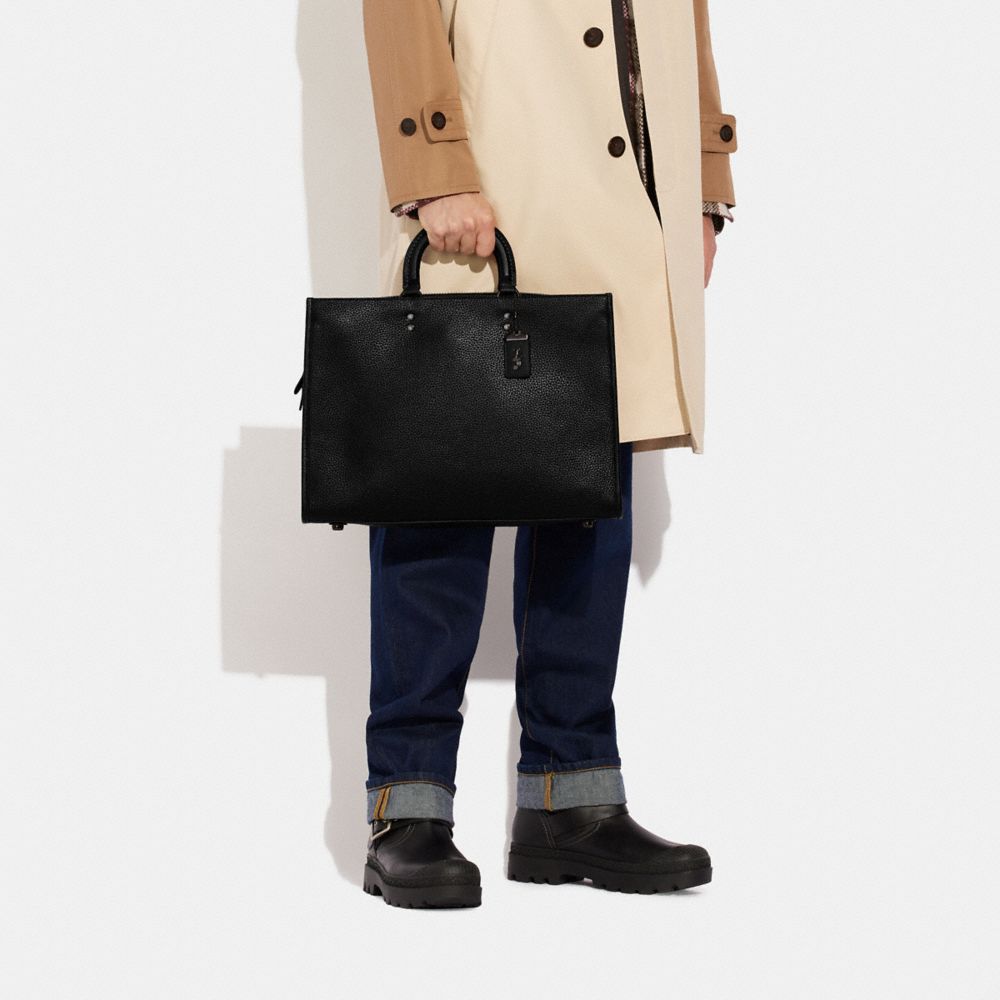 Coach Rogue Brief In Regenerative Leather Pretas | COH866530