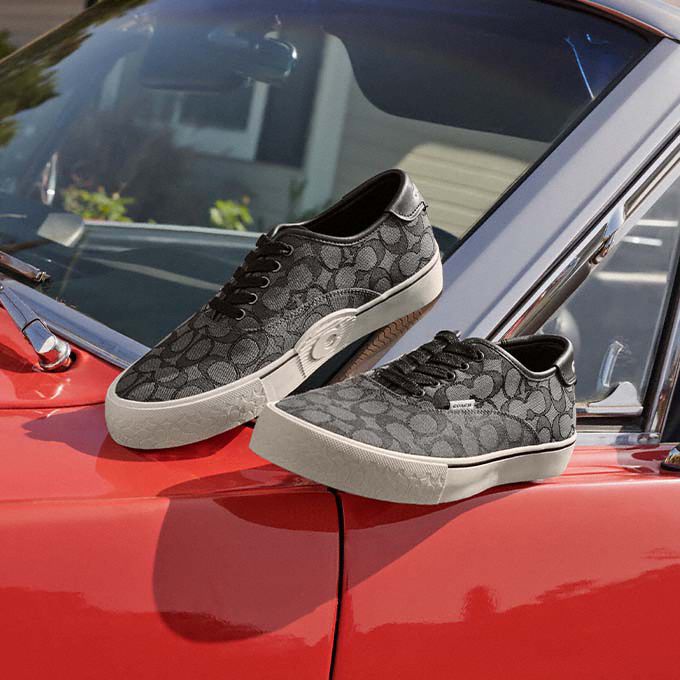 Coach Skate Lace Up Sneaker In Signature Jacquard Pretas | COH866790