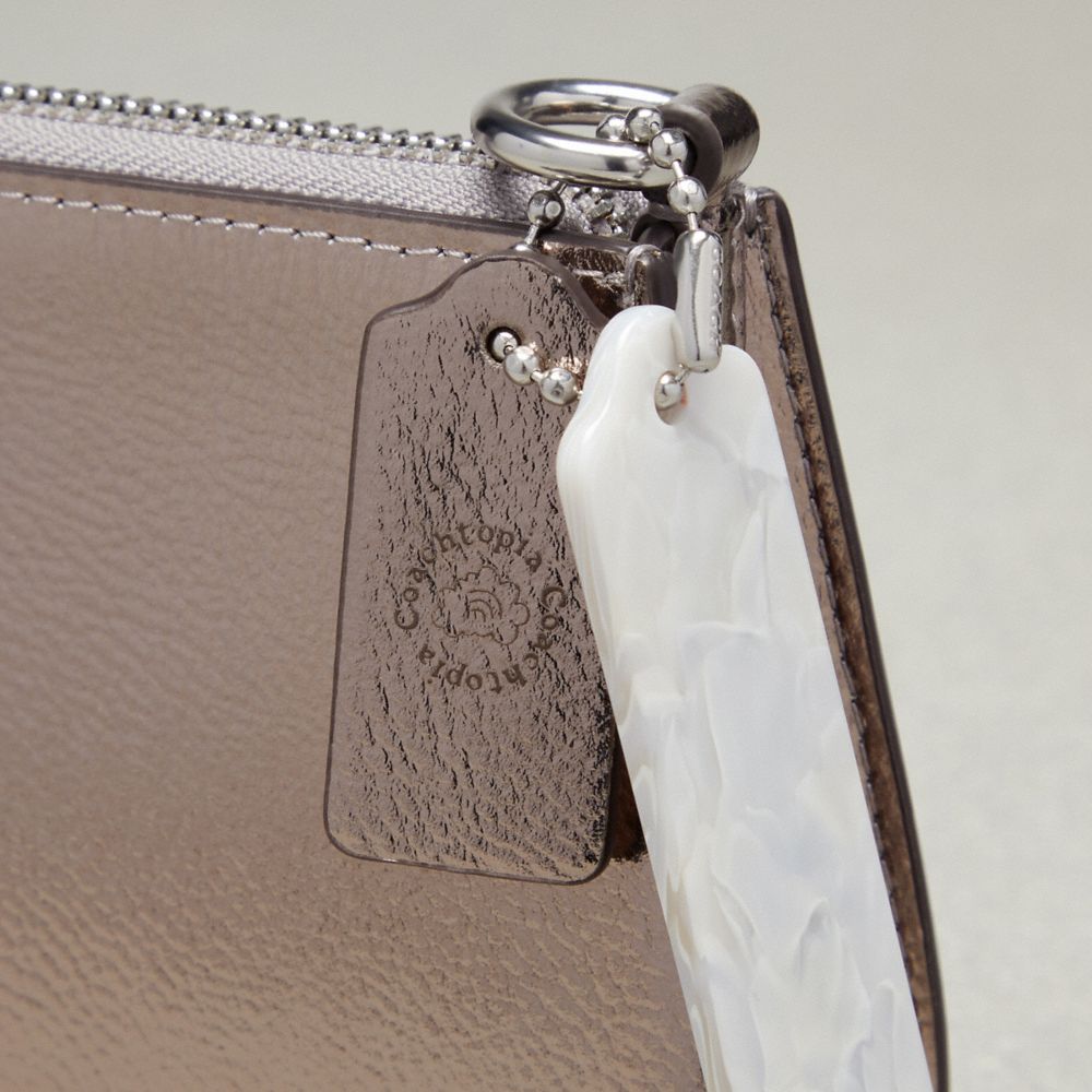 Coach Wavy Baguette Bag In Metallic Coachtopia Leather Cinzentas Metal | COH864767