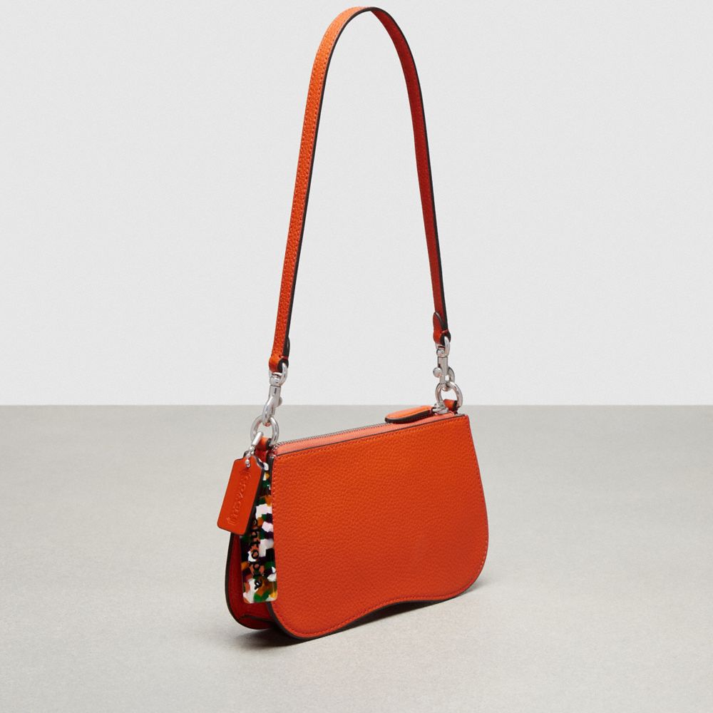 Coach Wavy Baguette Bag In Pebbled Coachtopia Leather Laranja | COH864745
